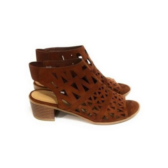 American Eagle Laser Cut Slip On Caged Sandals in Cagnac Womens Size 7.5 W - Picture 2 of 9